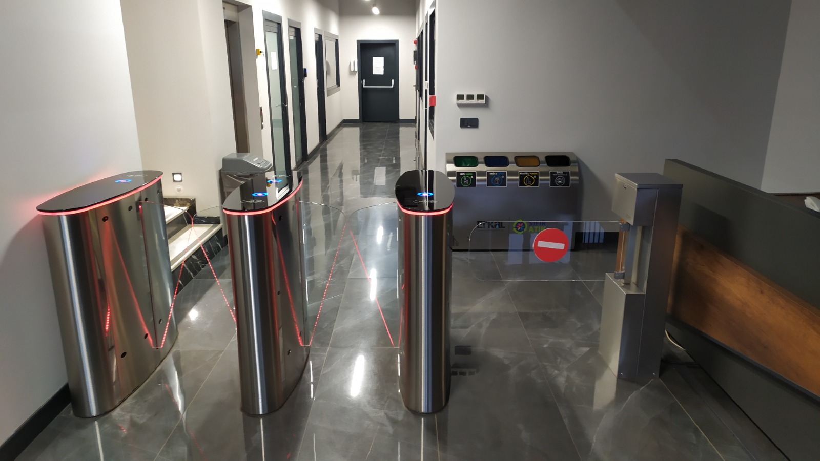 Quick access to the customer office and VIP turnstile